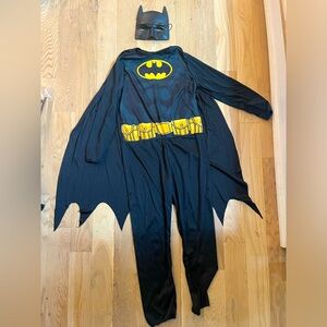 Kids Batman costume size 8-10 medium -